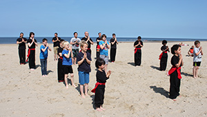 Strandtraining pencak-silat Manyang Den Helder